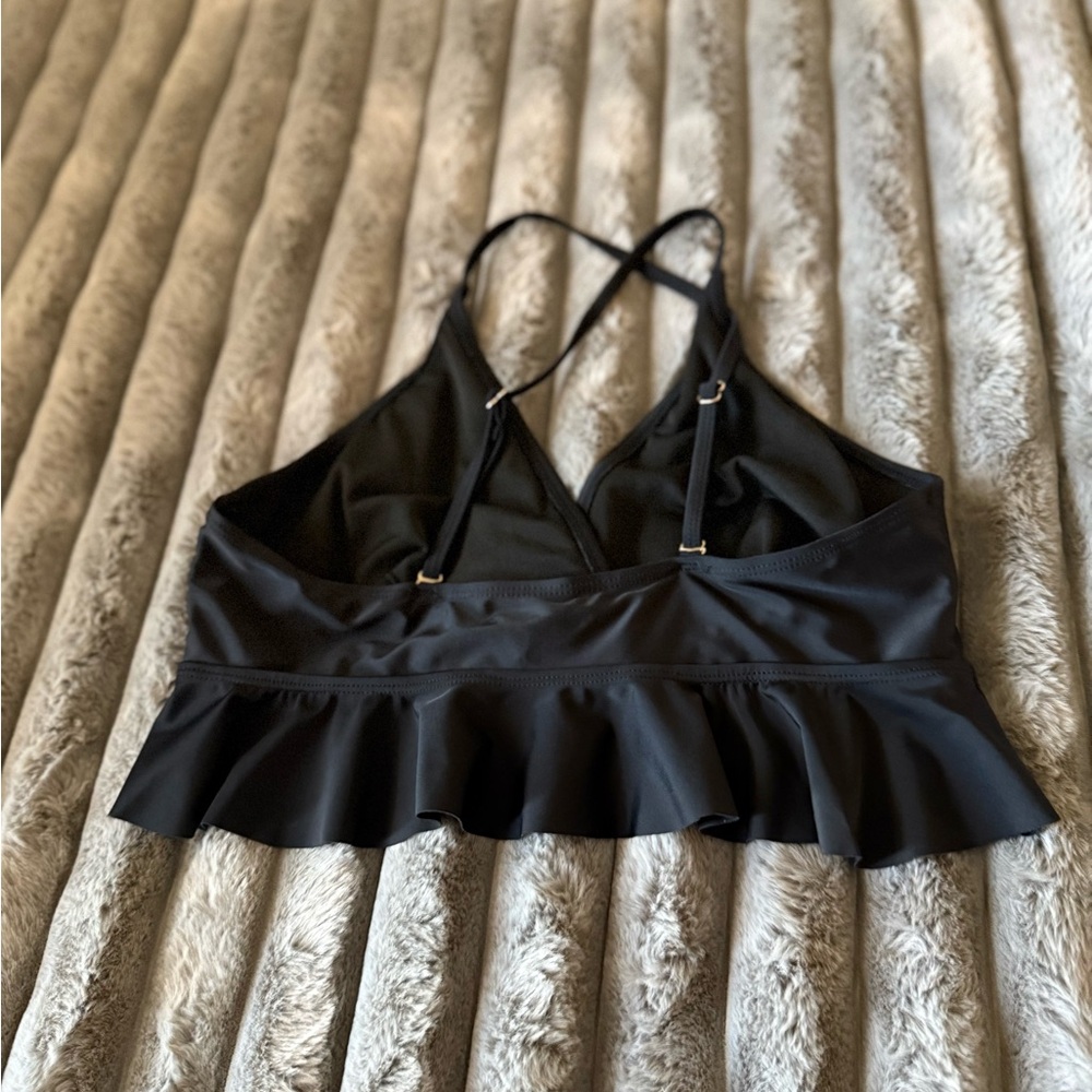 Black Ruffled Crop Top - Picture 5 of 9